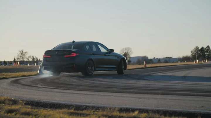 La nuova BMW M5 CS in pista