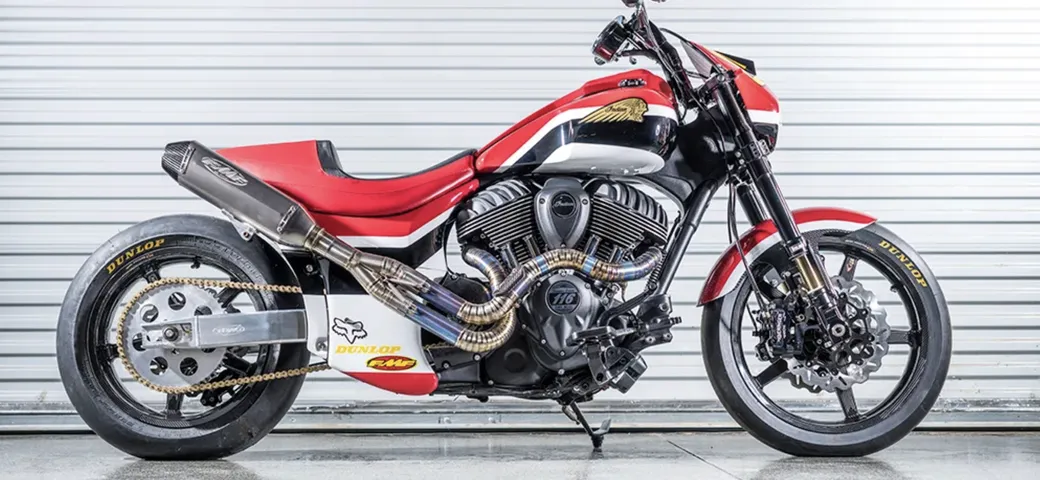 Carey Hart e la sua Indian Springfield pronta per la scalata di Pikes Peak (vietata alle moto)