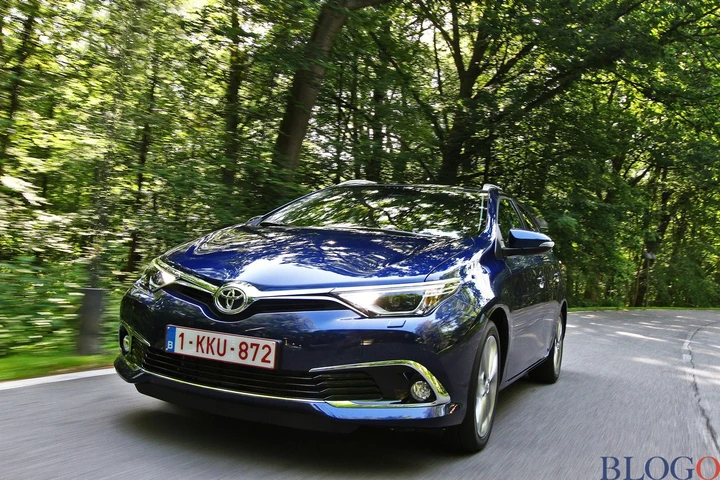 Toyota Auris 2015 ibrida, diesel e benzina: la video prova di Autoblog