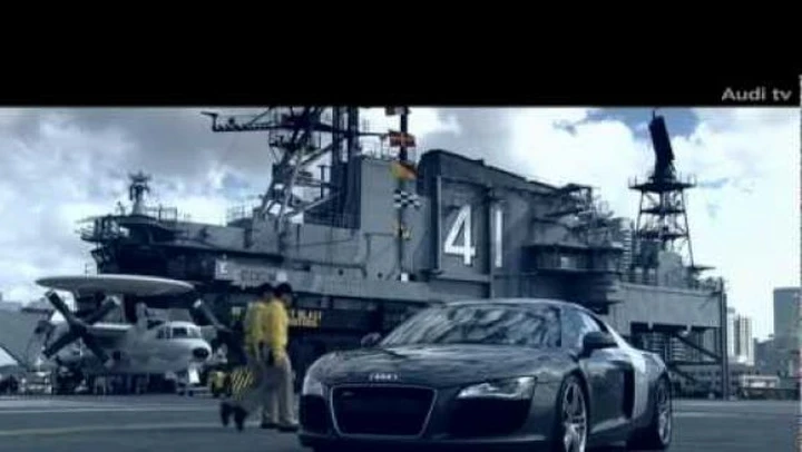 Video: Audi R8 VS Zivko Edge 540 Red Bull; drag race sulla portaerei Midway