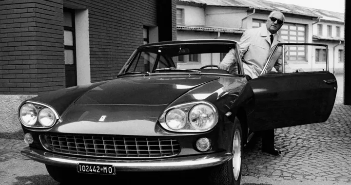Nasceva nel 1898 Enzo Ferrari: l'uomo dietro al mito delle invincibili Rosse di Maranello