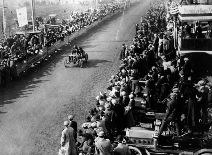 115 anni fa il primo arresto per eccesso di velocità. Viaggiava a 19 km/h!