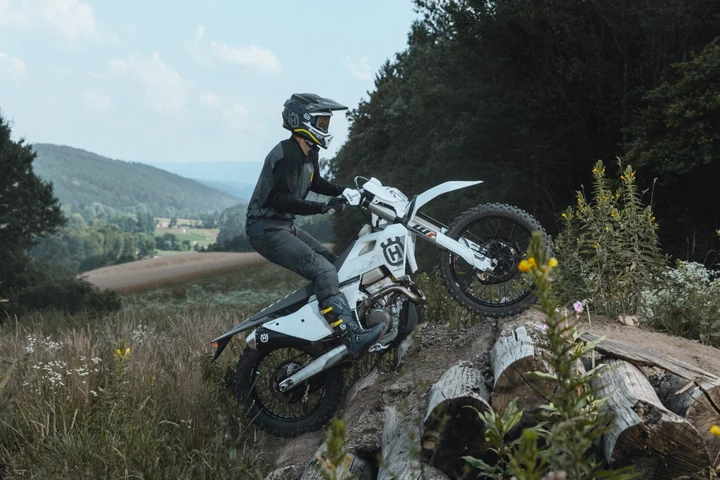Nuove Husqvarna Enduro Pro 2025