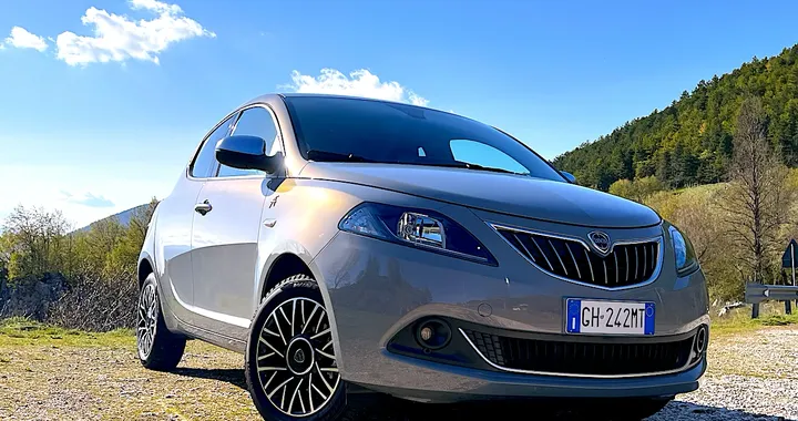 Lancia Ypsilon Alberta Ferretti: la prova su strada