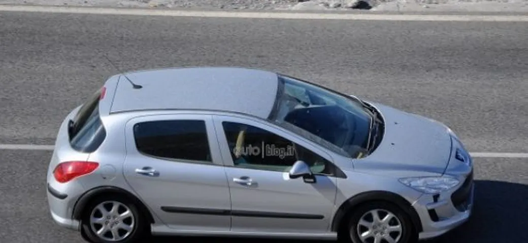 Foto spia Peugeot 301
