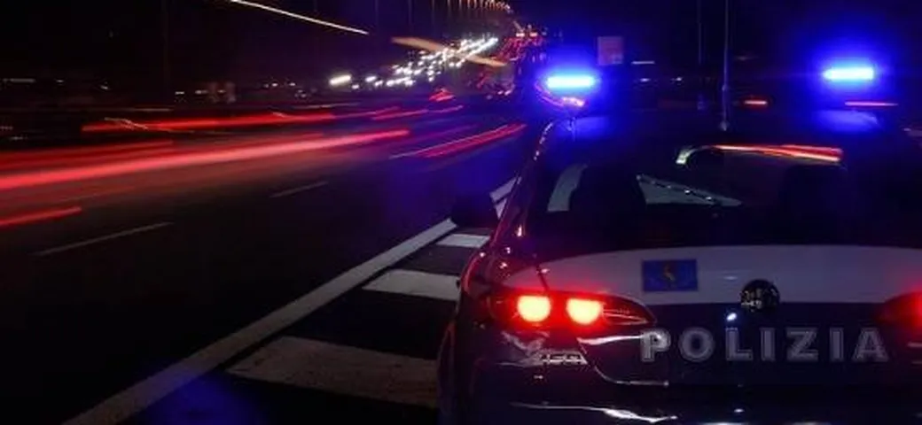 Ubriaco contromano per 25 km sulla A21