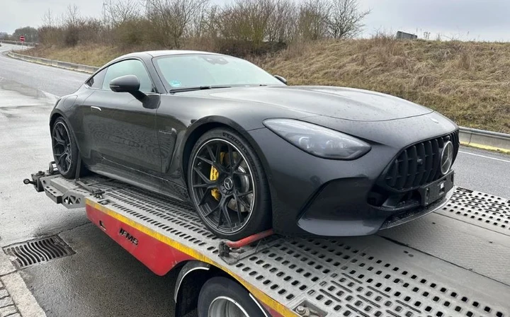 Mercedes AMG GT 63S fermata a 257 km/h: follia in autostrada