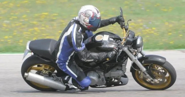 Scatto in Corsa: Ducati Monster 620 a Misano