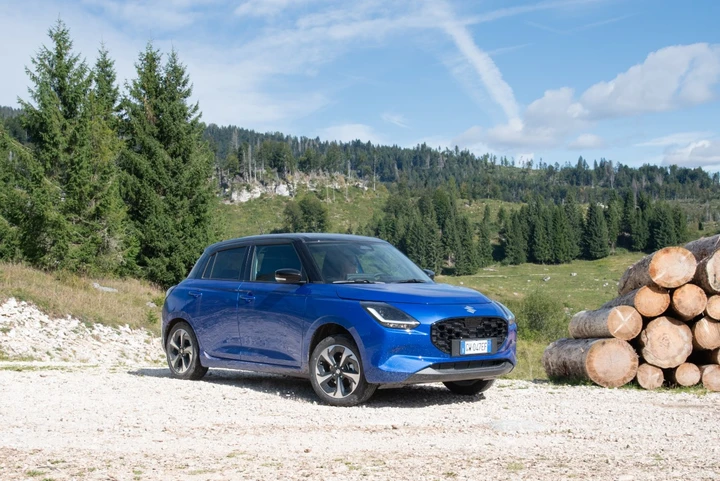 Suzuki Swift Hybrid 4x4 AllGrip: compatta, ecologica e ideale per avventure su ogni terreno