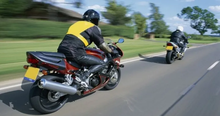 Gilet giallo per motociclisti obbligatorio in Francia dal 2016