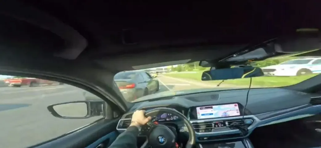 Due BMW M3 si schiantano a folle velocità davanti alla Polizia: video virale