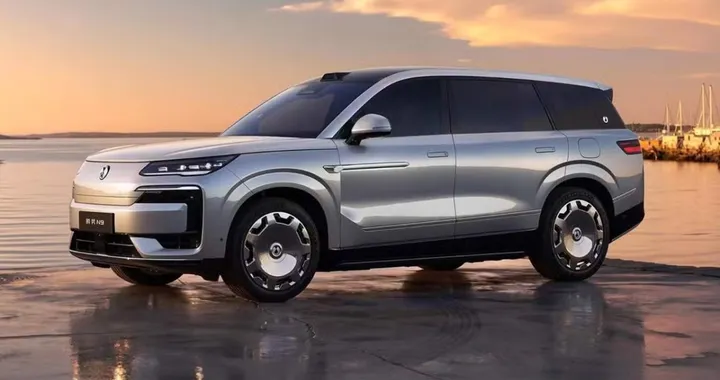 Denza N9, il SUV plug-in da quasi 1.000 CV che si ricarica in soli 9 minuti