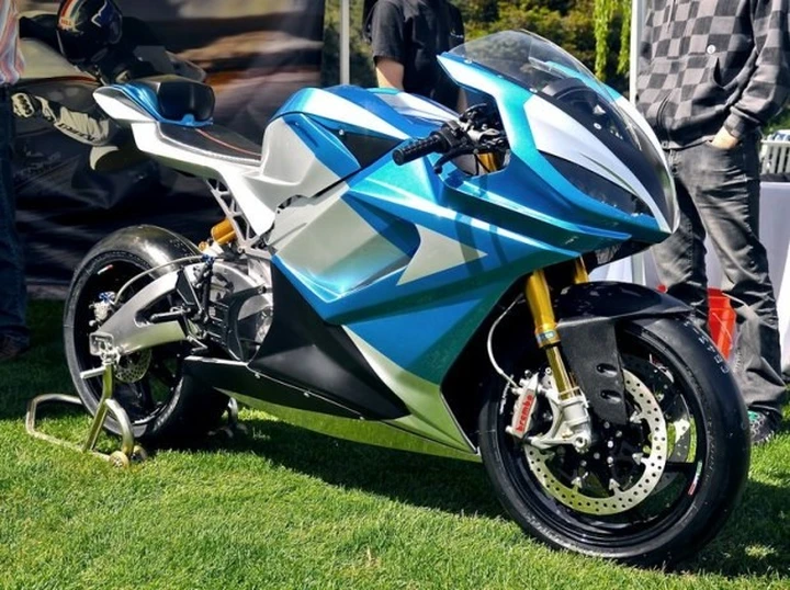 Lightning Motorcycles LS-218: una nuova Superbike elettrica americana da 200 CV