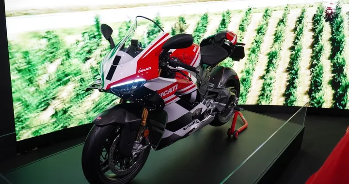 Ducati svela la Panigale V4 Tricolore a Expo Osaka 2025