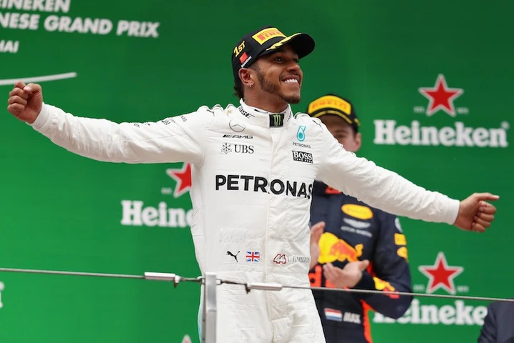 Gp Cina F1 2017: Hamilton risponde e trionfa, ma Vettel è secondo