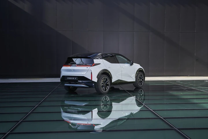 Zeekr X, l'auto elettrica che promette ricariche davvero fast