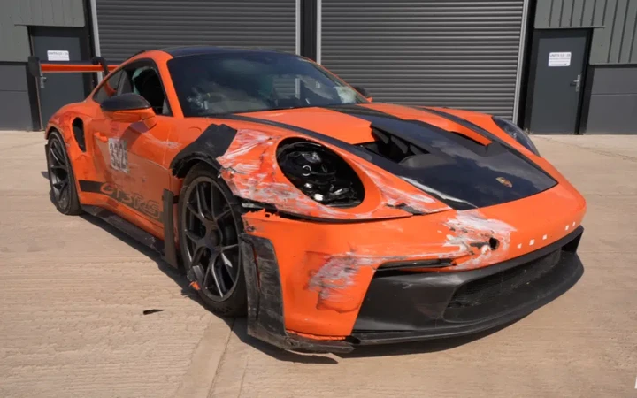 Porsche GT3RS distrutta e ricostruita in 24 ore: l'impresa di uno youtuber