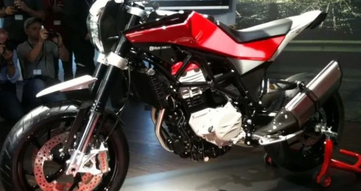 Anteprima Husqvarna 900: Nuda 900R