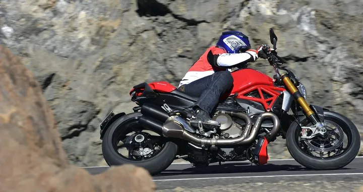 Ducati: scarico omologato in omaggio per Monster e Diavel