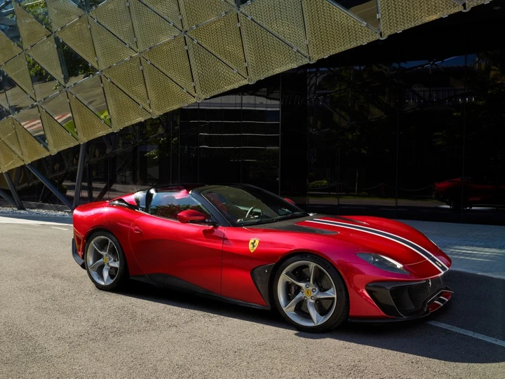 Ferrari SP51, svelata la roadster one-off su base 812 GTS