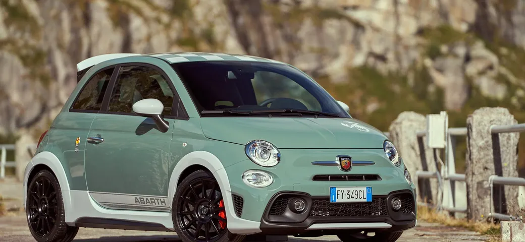 Nuova Abarth 695 70° Anniversario: tiratura limitata a 1949 esemplari