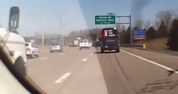 Il Tesla Autopilot evita un incidente [Video]