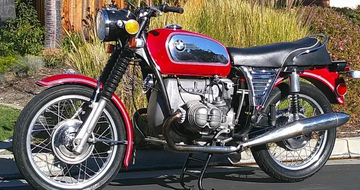 Incredibile ritrovamento: questa BMW R75/5 del ‘72 potrebbe essere un'autentica miniera d'oro