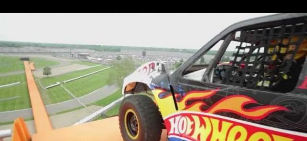 Hot Wheels: record di salto con Tanner Foust ad Indianapolis