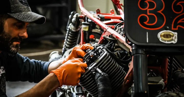 Il motociclista e il Coronavirus: cosa fare per non annoiarsi in casa?