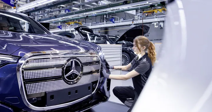 Mercedes-Benz GLC, inizia a Brema la produzione della nuova BEV