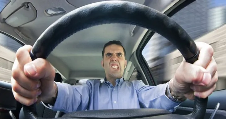 I conducenti di una BMW blu? Sono i più aggressivi