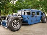 Un mezzo militare anni '80 trasformato in un Rat Rod da 750 CV