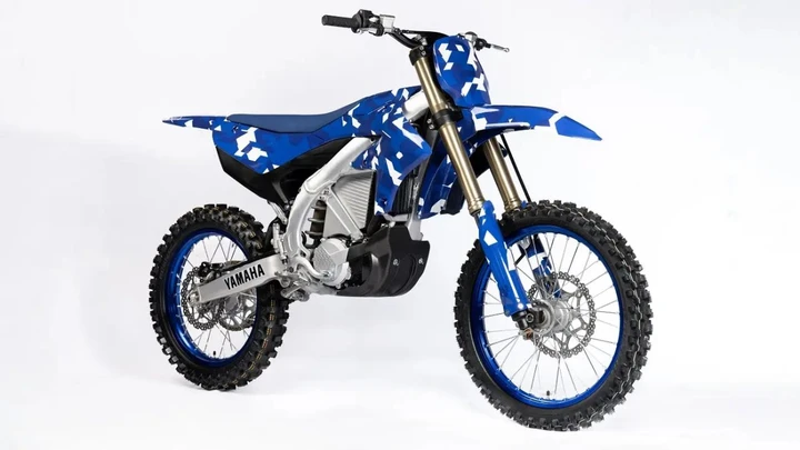 Yamaha YE 01: debutto nel motocross elettrico a EICMA 2025
