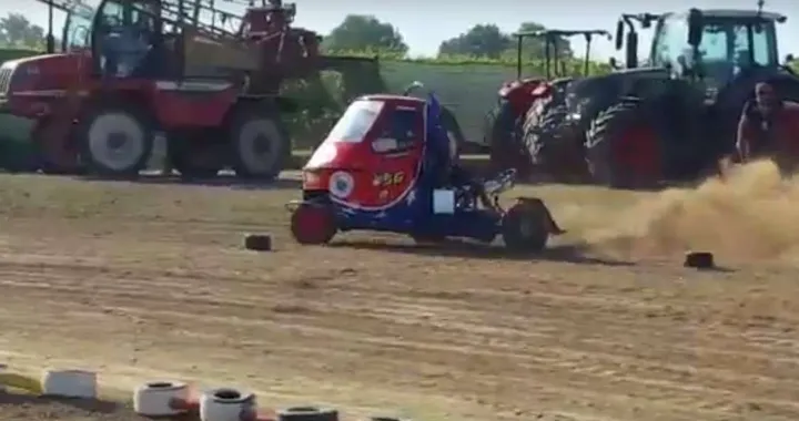 Video: gara su sterrato con Apecar elaborate