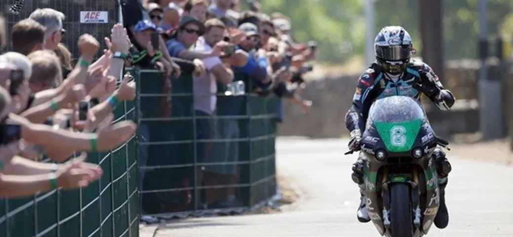 Paton, secondo trionfo di fila al Tourist Trophy