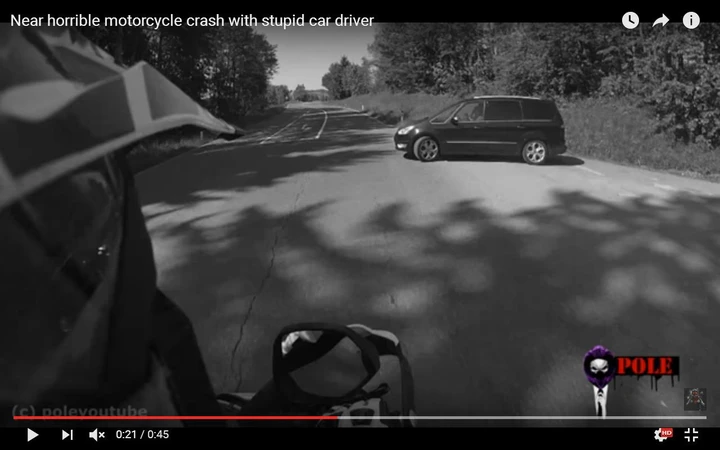 Incidente in moto sfiorato per un soffio [Video]