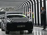 Tesla, tensioni in Germania, trattenuti stipendi dei dipendenti malatai