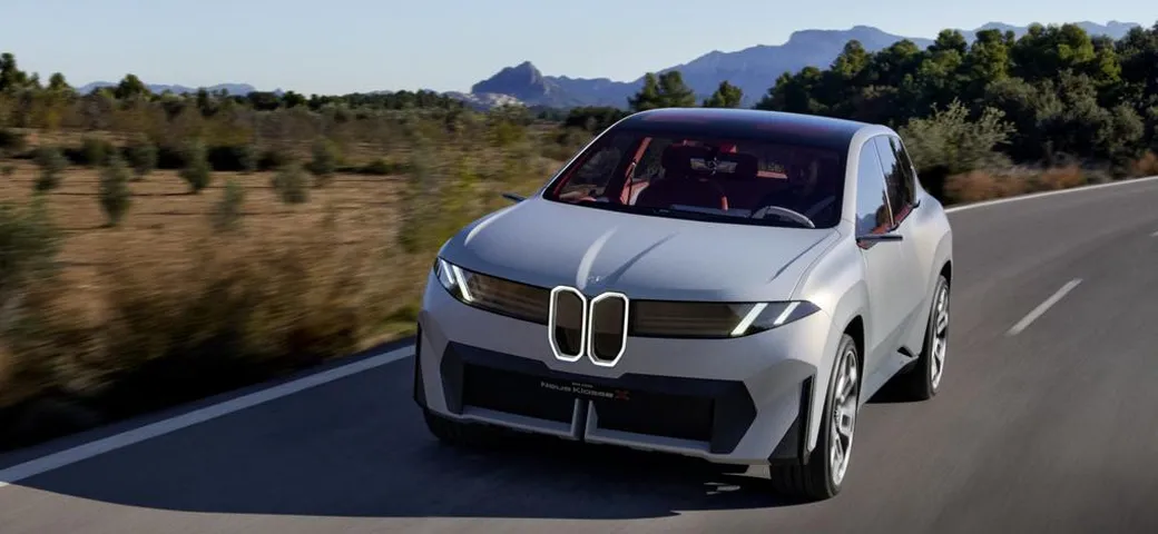BMW critica i rivali per il design unico delle auto elettriche
