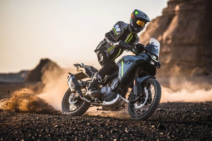 Mercato moto 2025: calo generale, ma Ducati e CFMoto brillano