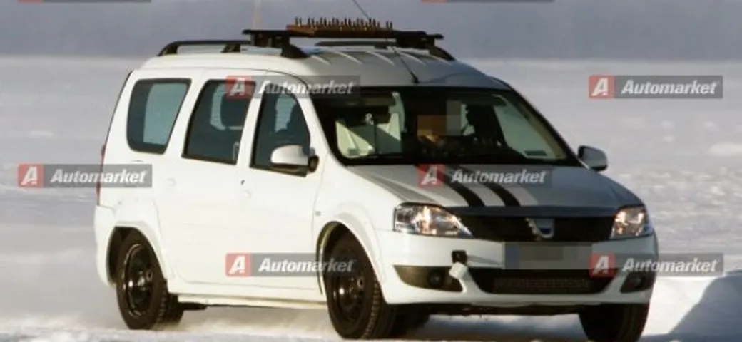 Dacia: le prime foto spia del futuro monovolume low cost