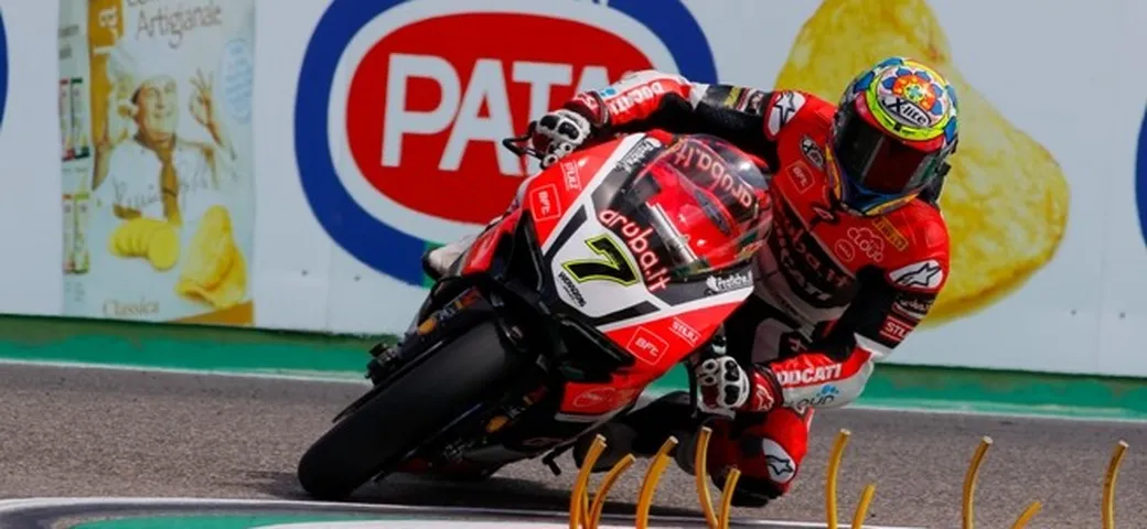 SBK Imola 2016: Davies e Giugliano davanti a tutti, paura per Guintoli