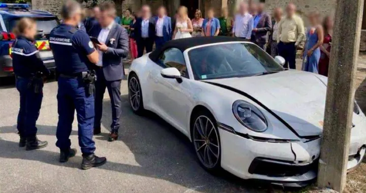 Noleggia una Porsche per il matrimonio, ma si schianta davanti alla chiesa