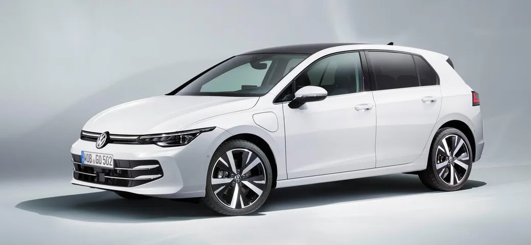 Volkswagen Golf 9 HEV: guanto di sfida alla Toyota Corolla