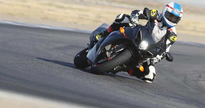A Quick Look at the 2017 GSX-R1000R with Kevin Schwantz