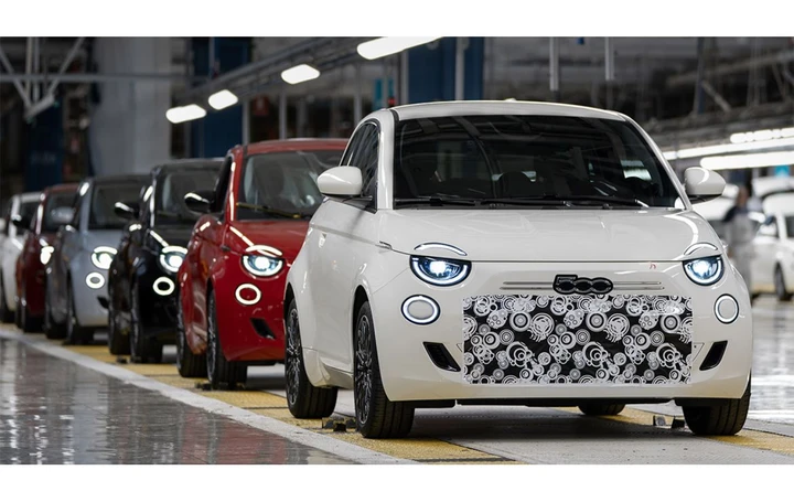 Fiat 500 ibrida, sfornati i primi esemplari pre-produzione a Mirafiori