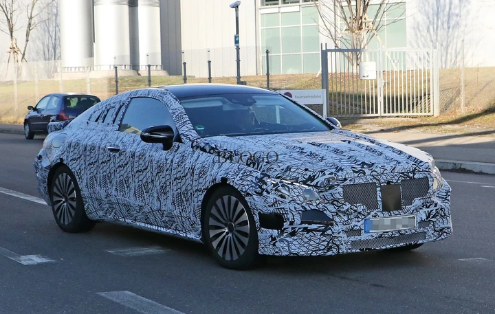 Foto spia Mercedes Classe E Coupè