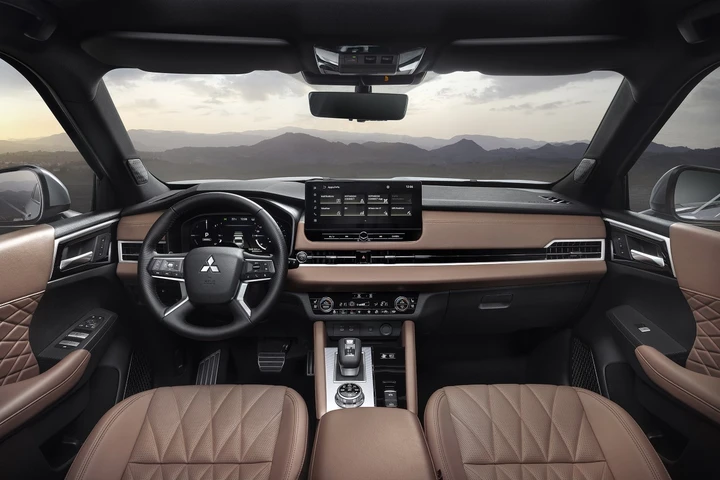 Nuovo Mitsubishi Outlander PHEV interni