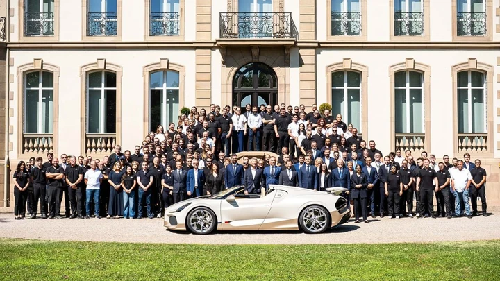 Bugatti dice addio al W16, consegnata l'ultima Mistral prima dell'era V16
