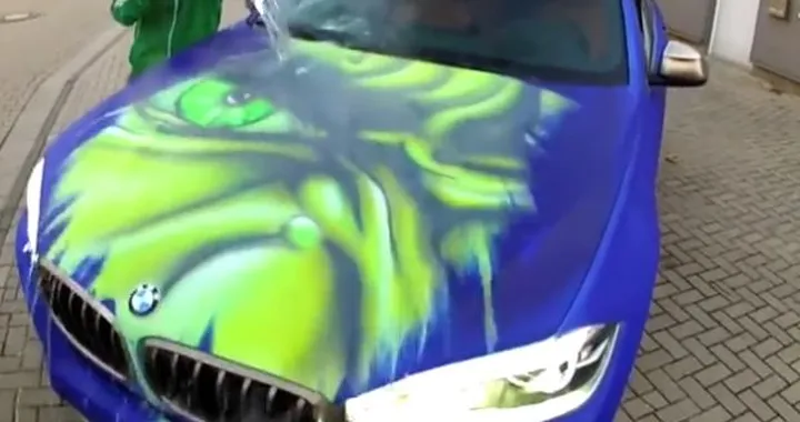 La BMW X6 che cambia colore