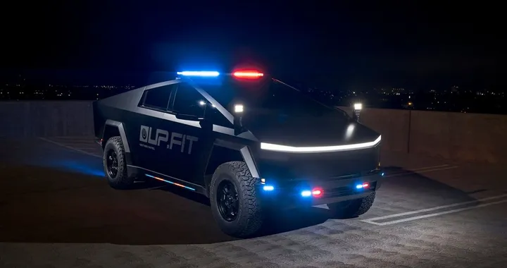 Tesla Cybertruck con sirene, lampeggianti e opzioni tattiche per la polizia